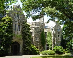 -skylands-front-castle-wedding-gardens-ivy